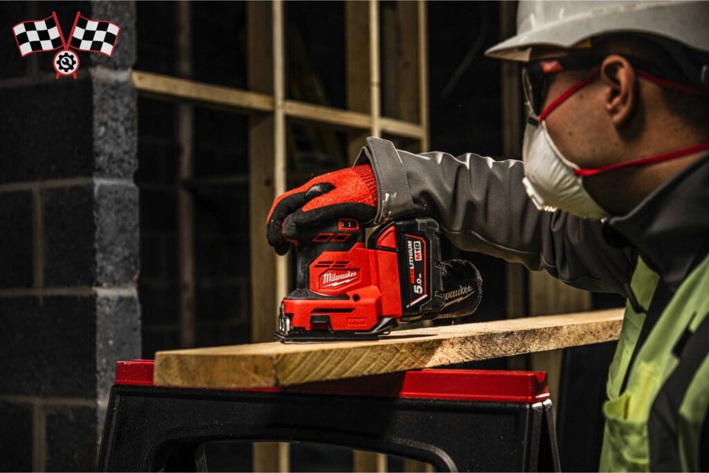 سنباده لرزان مربع شارژی 18 ولت میلواکی M18BQSS-0