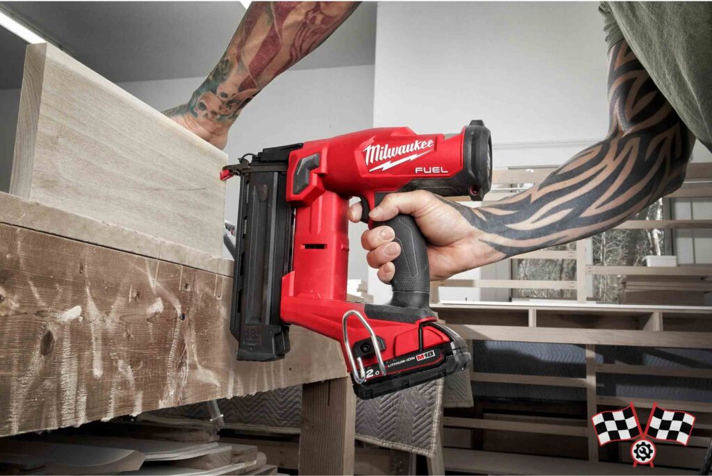 میخکوب شارژی 18 ولت میلواکی مدل M18FN18GS-0X