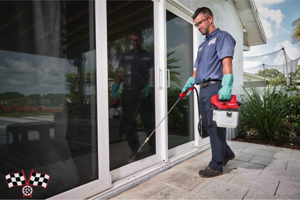 سمپاش 3.7 لیتر شارژی 12 ولت میلواکی مدل M12BHCS3L-201 EU