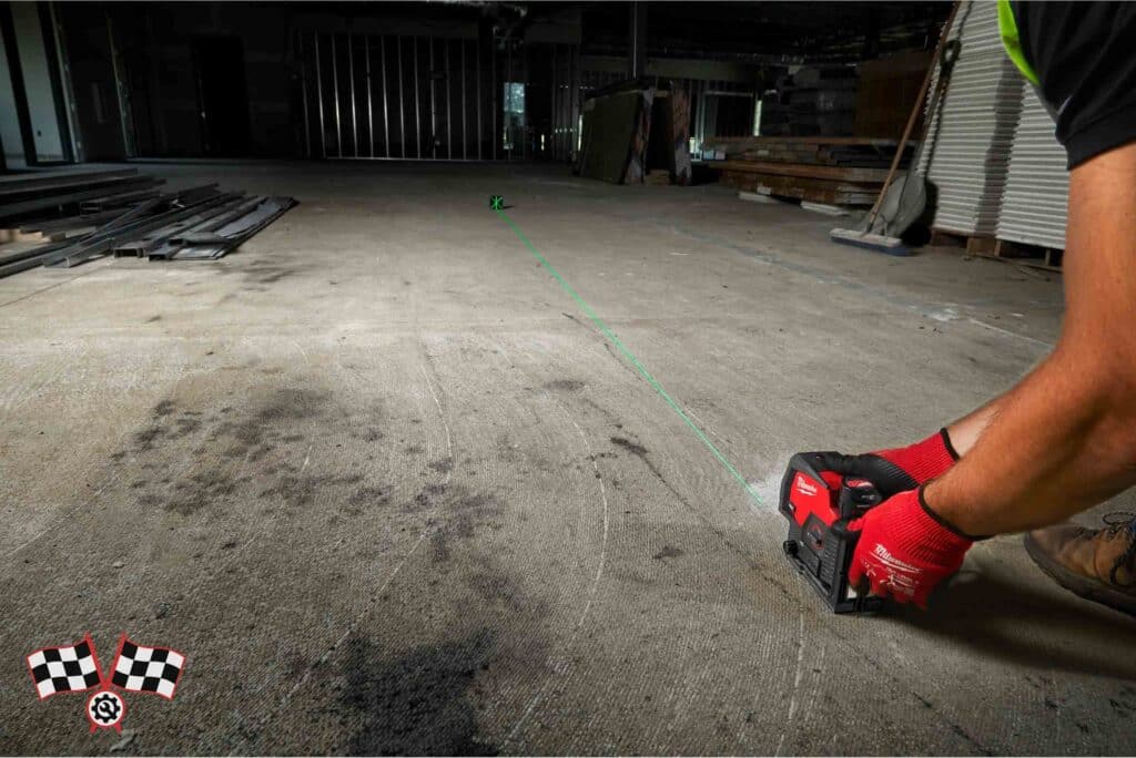 تراز لیرزی نور سبز دو خط با نقاط شاقول شارژی 12 ولت میلواکی مدل M12CLLP-301C