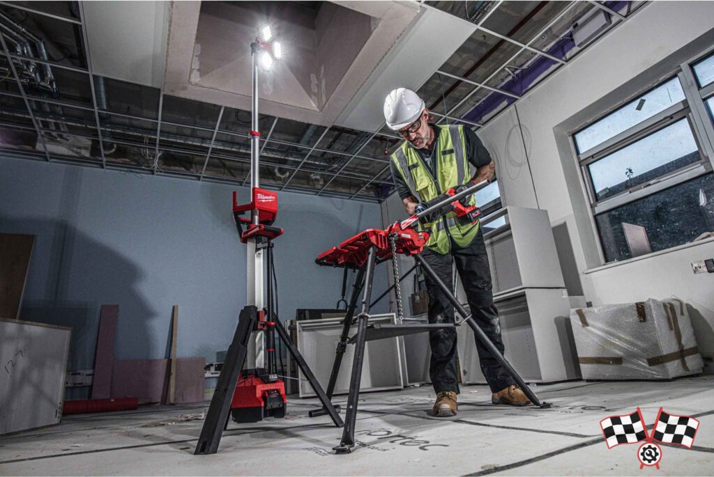 نورافکن ایستاده شارژی 18 ولت میلواکی مدل M18HOSALC-0