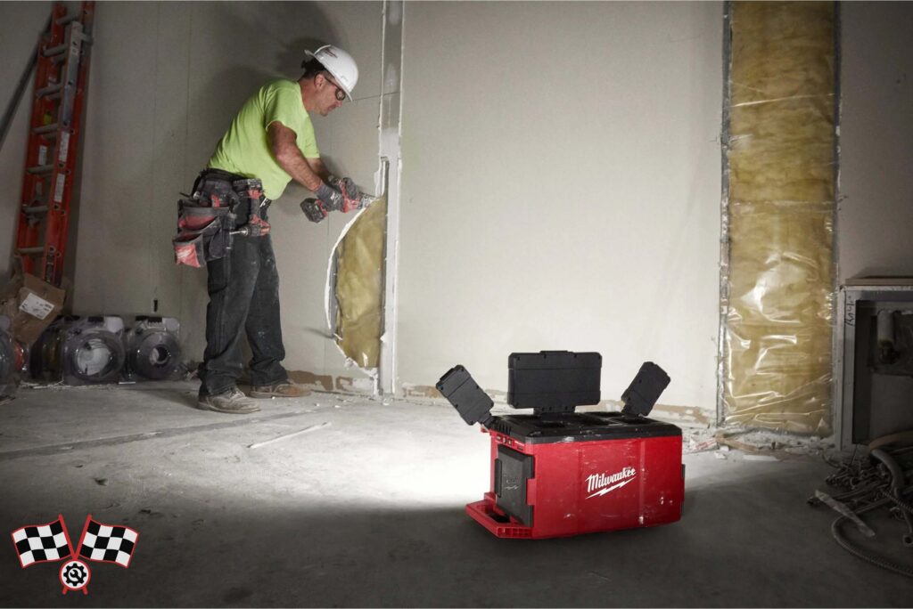 نورافکن PACKOUT شارژی 18 ولت میلواکی مدل M18POALC-0